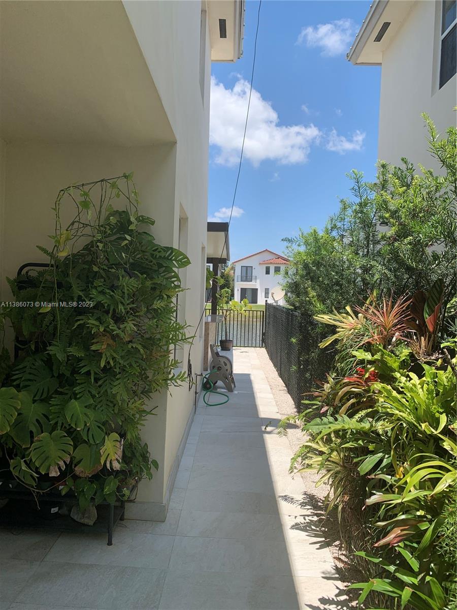 VINTAGE ESTATES - Residential