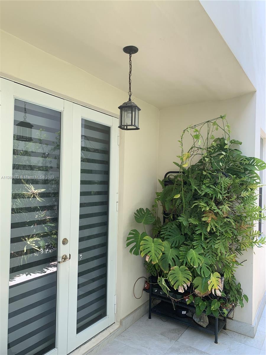 VINTAGE ESTATES - Residential