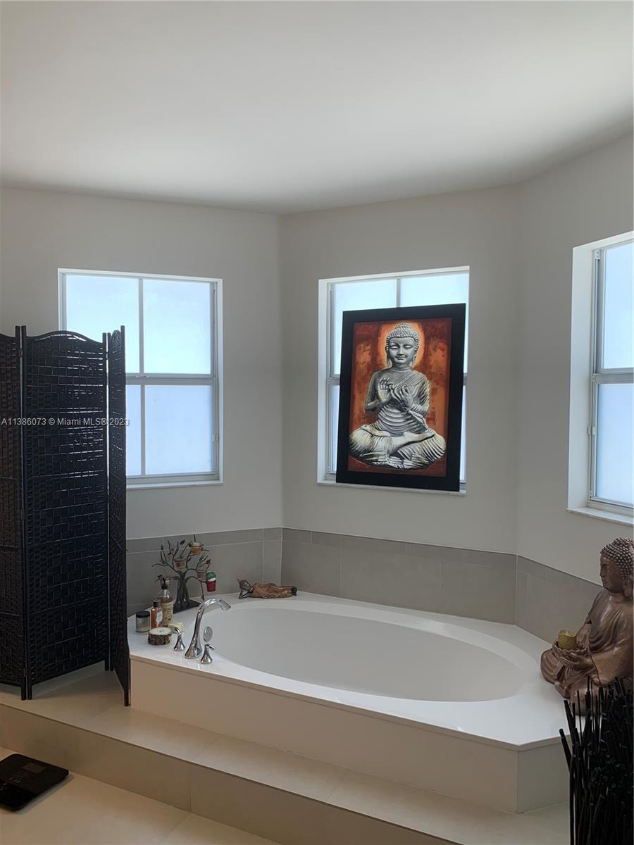 VINTAGE ESTATES - Residential