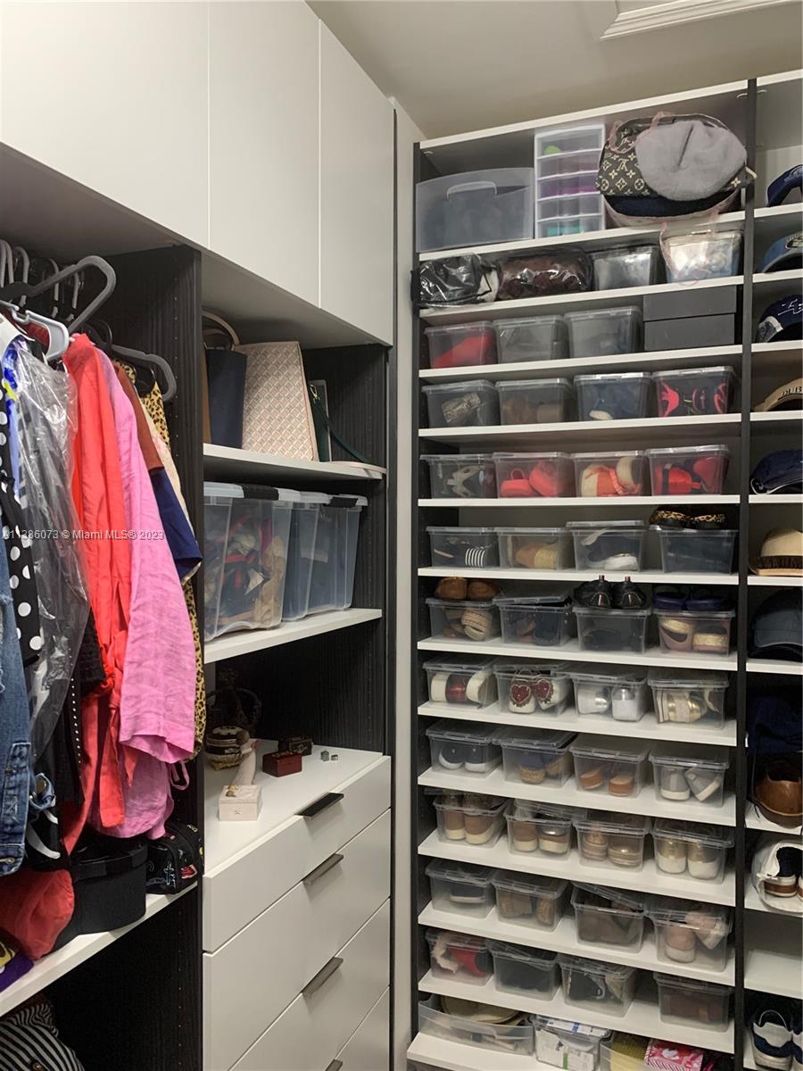 VINTAGE ESTATES - Residential