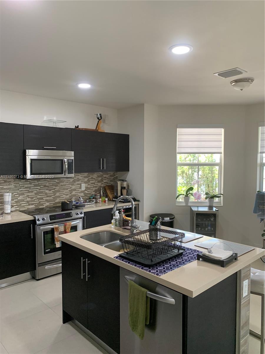 VINTAGE ESTATES - Residential