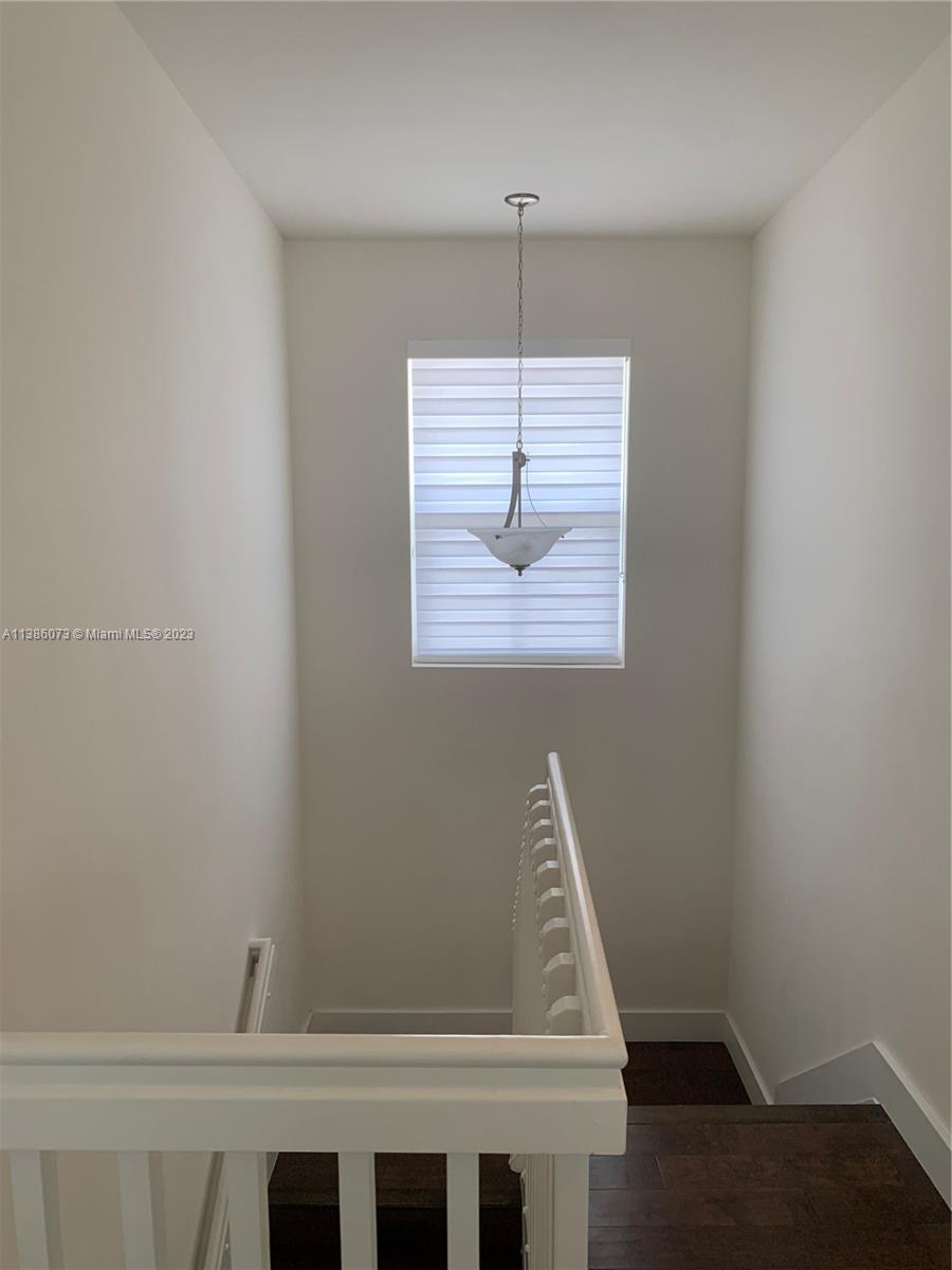 VINTAGE ESTATES - Residential