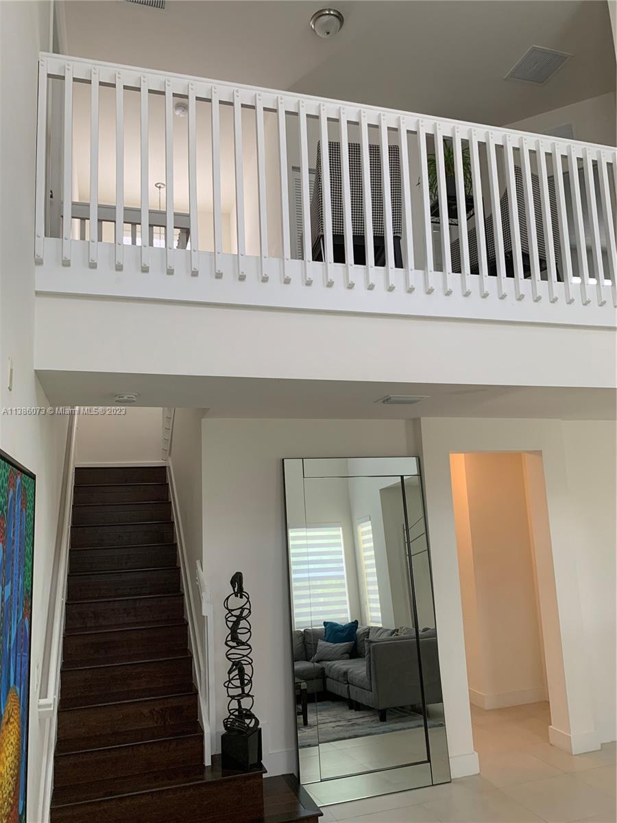 VINTAGE ESTATES - Residential