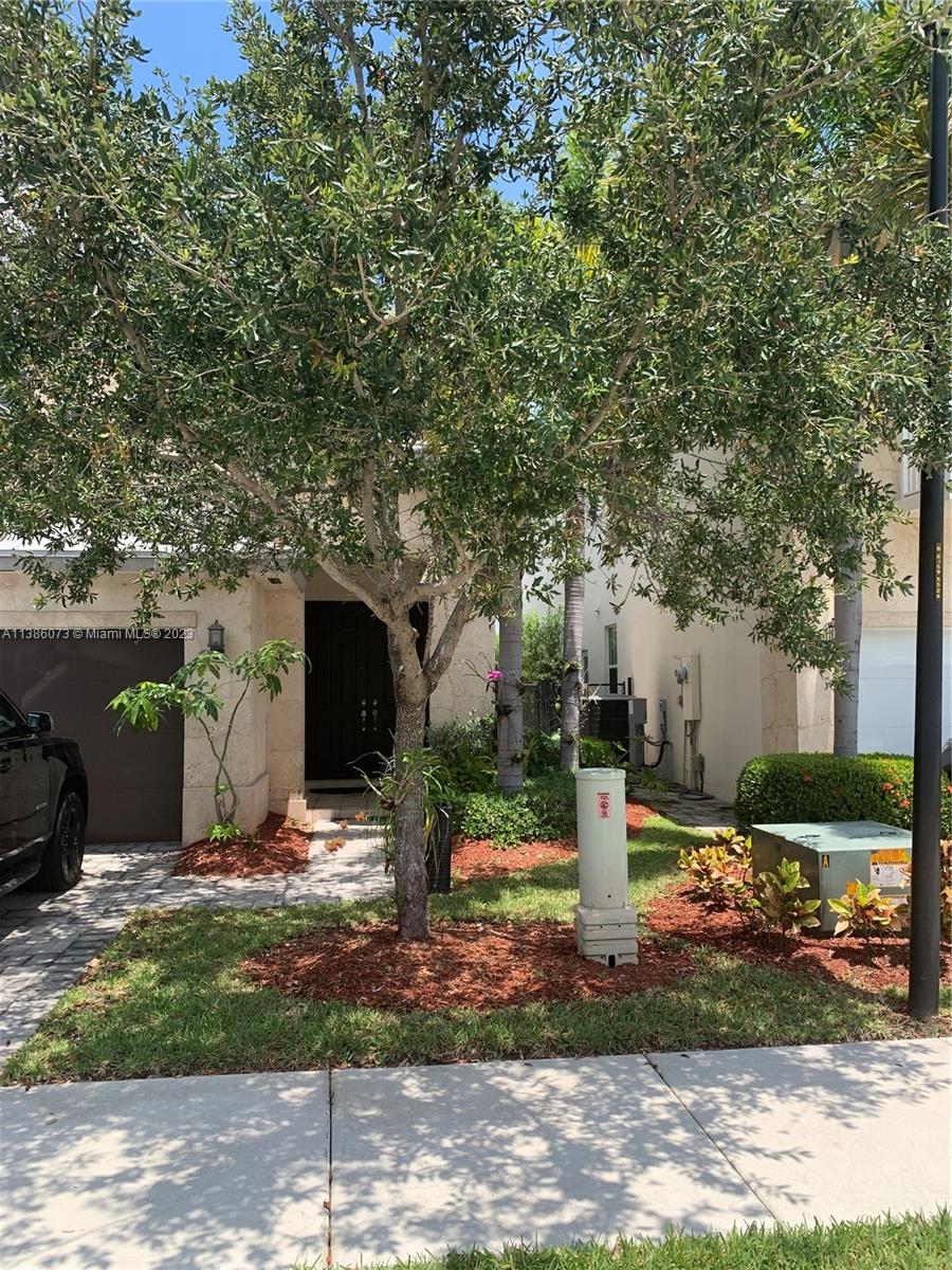 VINTAGE ESTATES - Residential