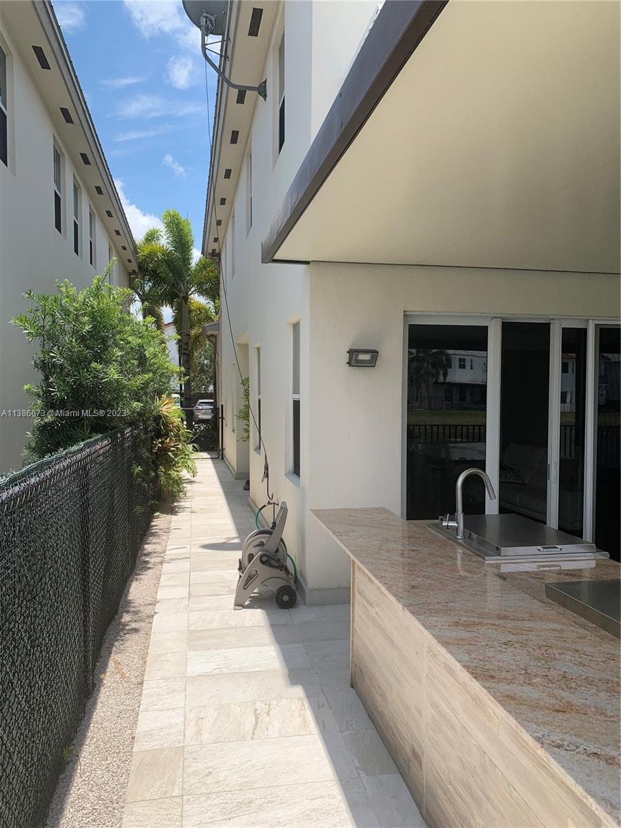 VINTAGE ESTATES - Residential