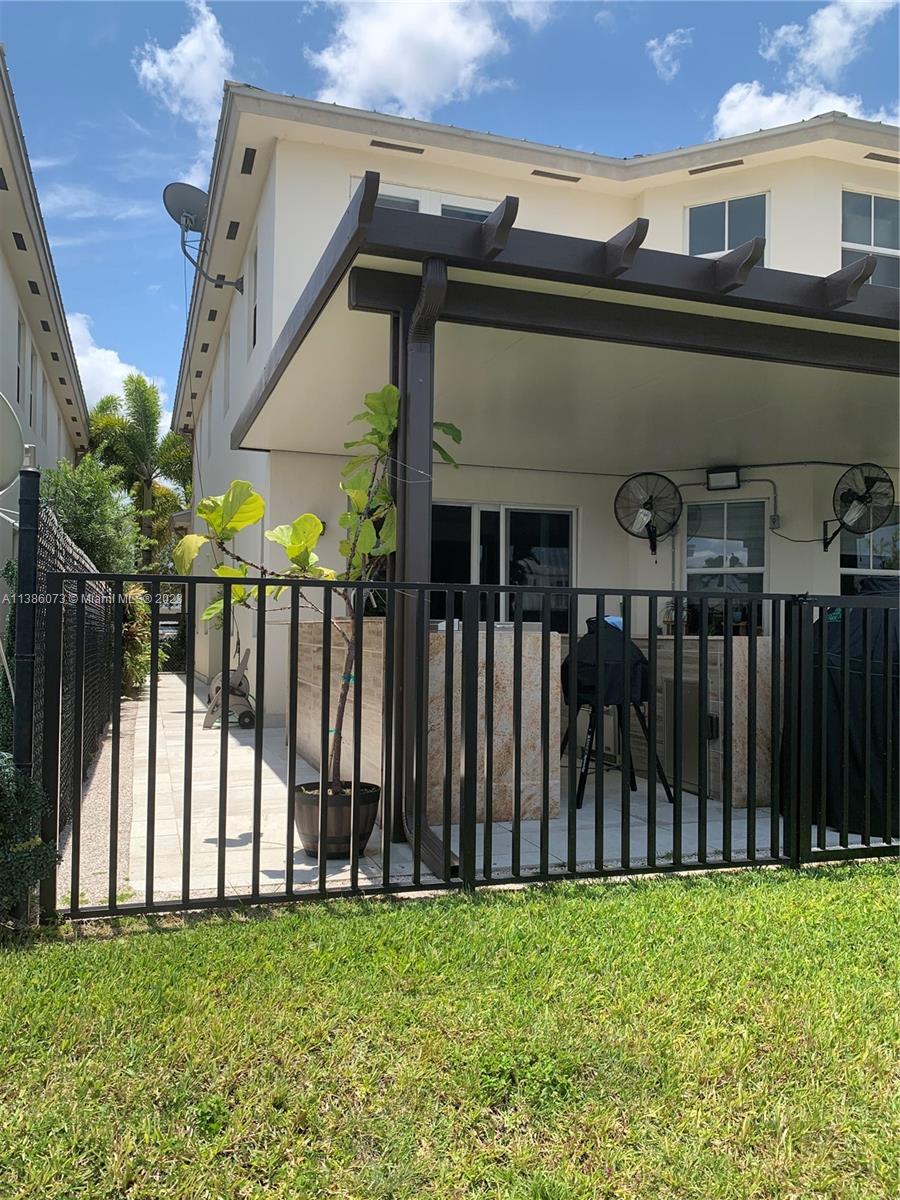 VINTAGE ESTATES - Residential