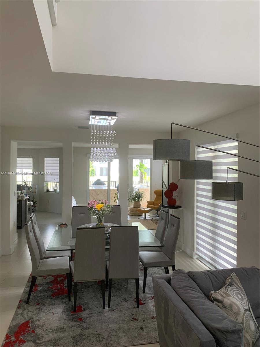 VINTAGE ESTATES - Residential