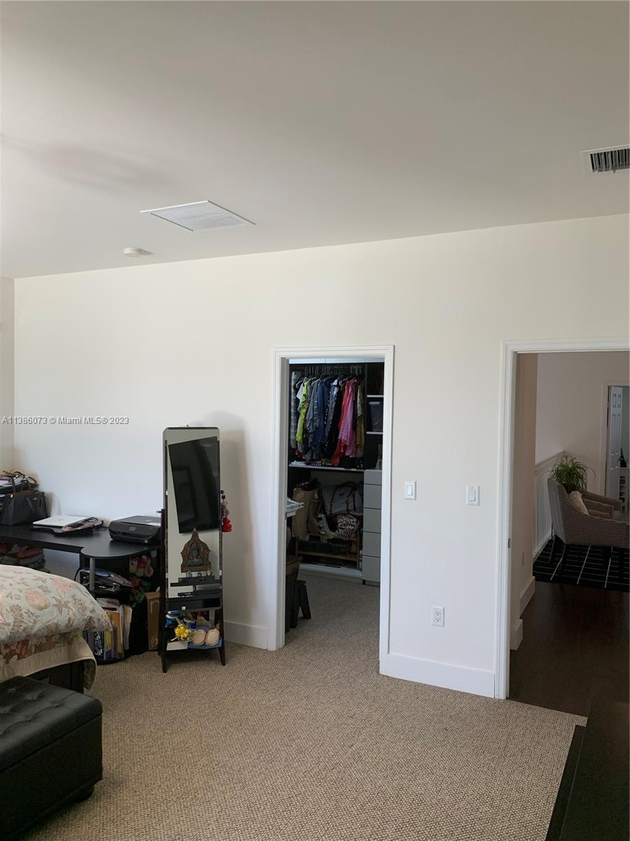 VINTAGE ESTATES - Residential