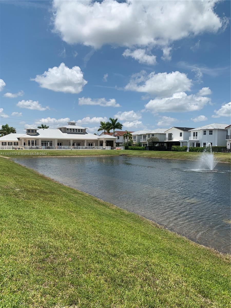 VINTAGE ESTATES - Residential