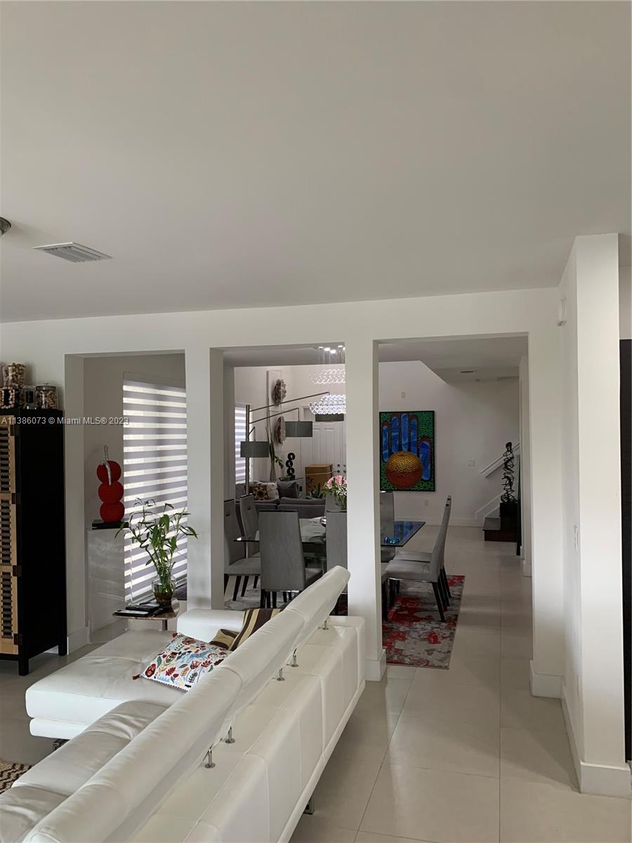 VINTAGE ESTATES - Residential