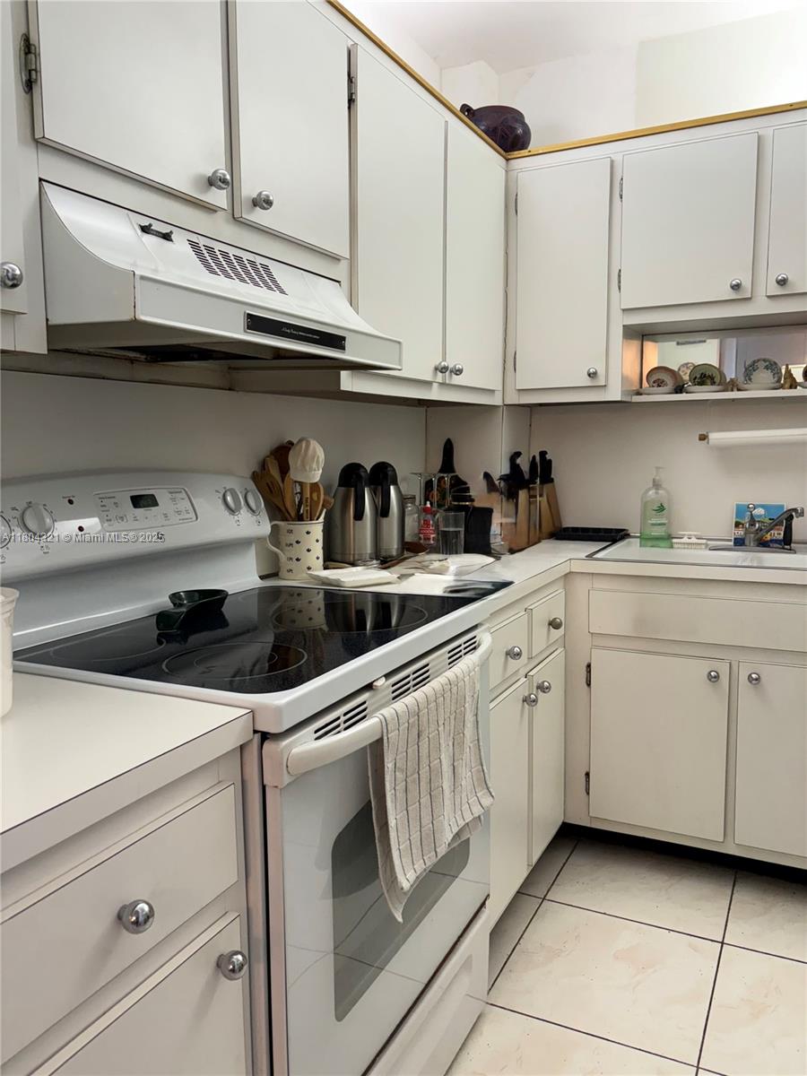 HILLCREST EAST NO 27 COND - Residential