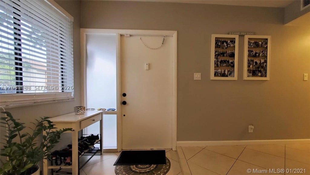 Photo of 40 Wimbledon Lake Dr #216, Plantation, FL 33324 (MLS # A12041388)