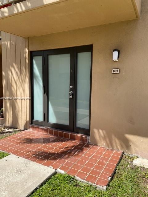 CRYSTAL LAKE VILLAS CONDO - Residential Lease