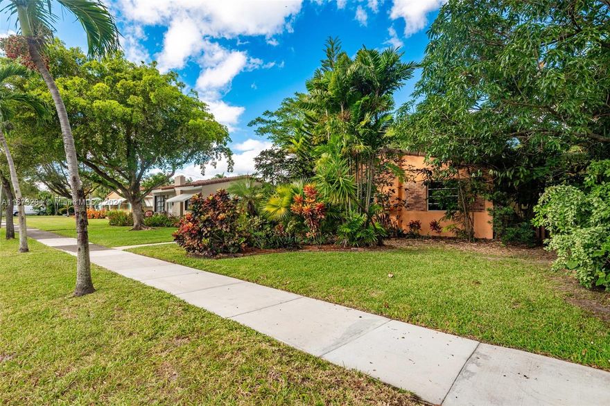 REDUCED PRICE.5 MINUTES FROM THE WORLD FAMOUS BEACH HOLLYWOOD FLORIDA. EAST OF US1. HOUSE HAS MANY MATURE TREES ALL AROUND AND 1 GIANT MANGO TREE IN THE FRONT. LIKE FLORIDA USED TO BE. STAINLESS APPLIANCES. NEW SAMSUNG STACK WASHER AND DRYER. TANKLESS WATER HEATER.5 MINUTES TO MANY BIG SHOPPING CENTERS AND CASINOS. THE HOUSE IS FULL OF ANTIQUE FURNITURE. CONCRETE SLAB PARKING INSIDE FENCE BACK GARDEN FOR YOUR MOTORHOME UP TO 40 FEET. SLAB DIMENSIONS WIDTH 29 FEET AND LENGTH 30 FEET PLUS 10 FEET OF GRASS TO THE FENCE. WHOLE HOUSE FRESHLY COMPLETELY REPAINT.