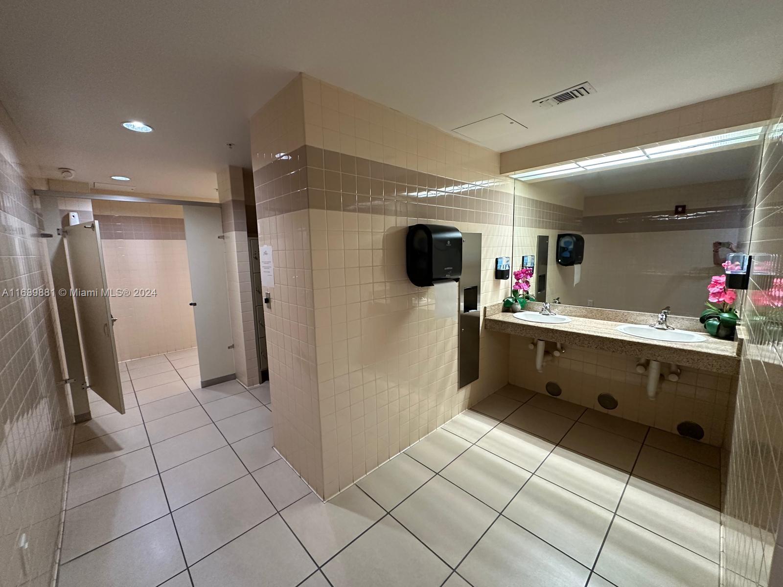 610 CLEMATIS CONDO - Residential