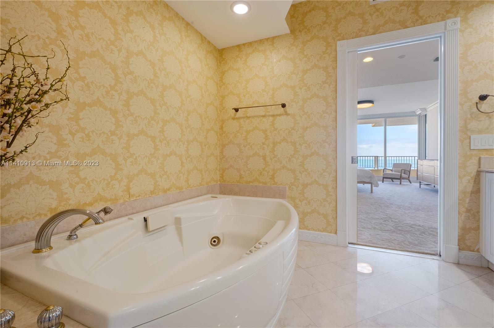 CLUB TOWER ONE CONDO - Residential