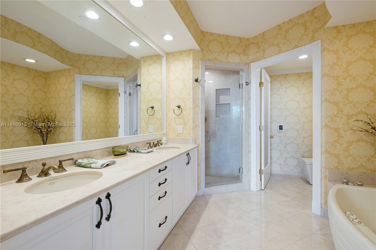 CLUB TOWER ONE CONDO - Residential