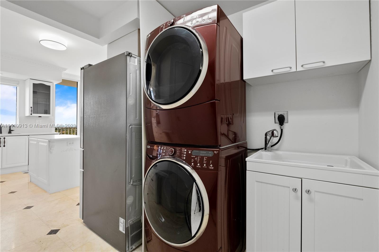 CLUB TOWER ONE CONDO - Residential