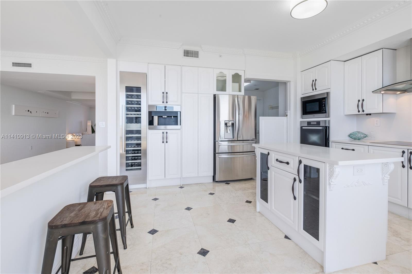 CLUB TOWER ONE CONDO - Residential