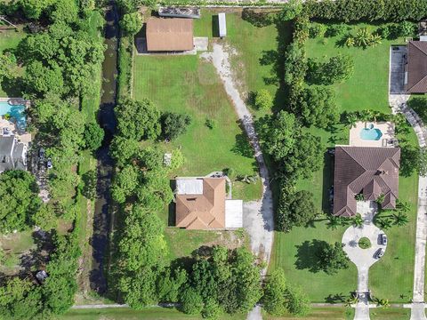 A home in Loxahatchee