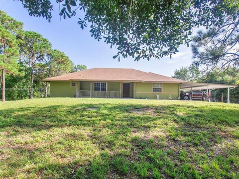 A home in Loxahatchee