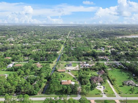 A home in Loxahatchee