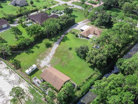 A home in Loxahatchee