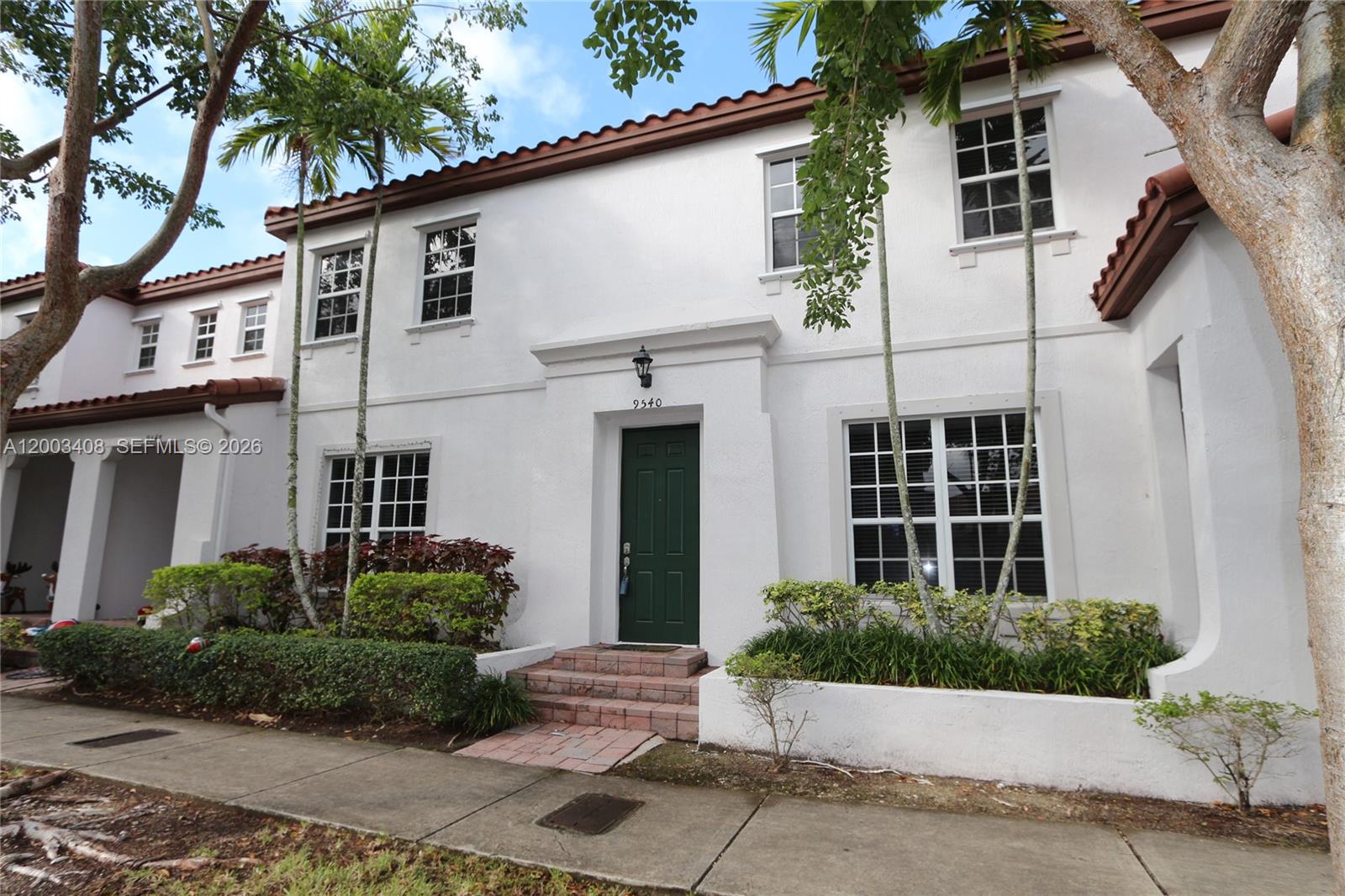 KENDALL COMMONS TOWNHOMES - Residential