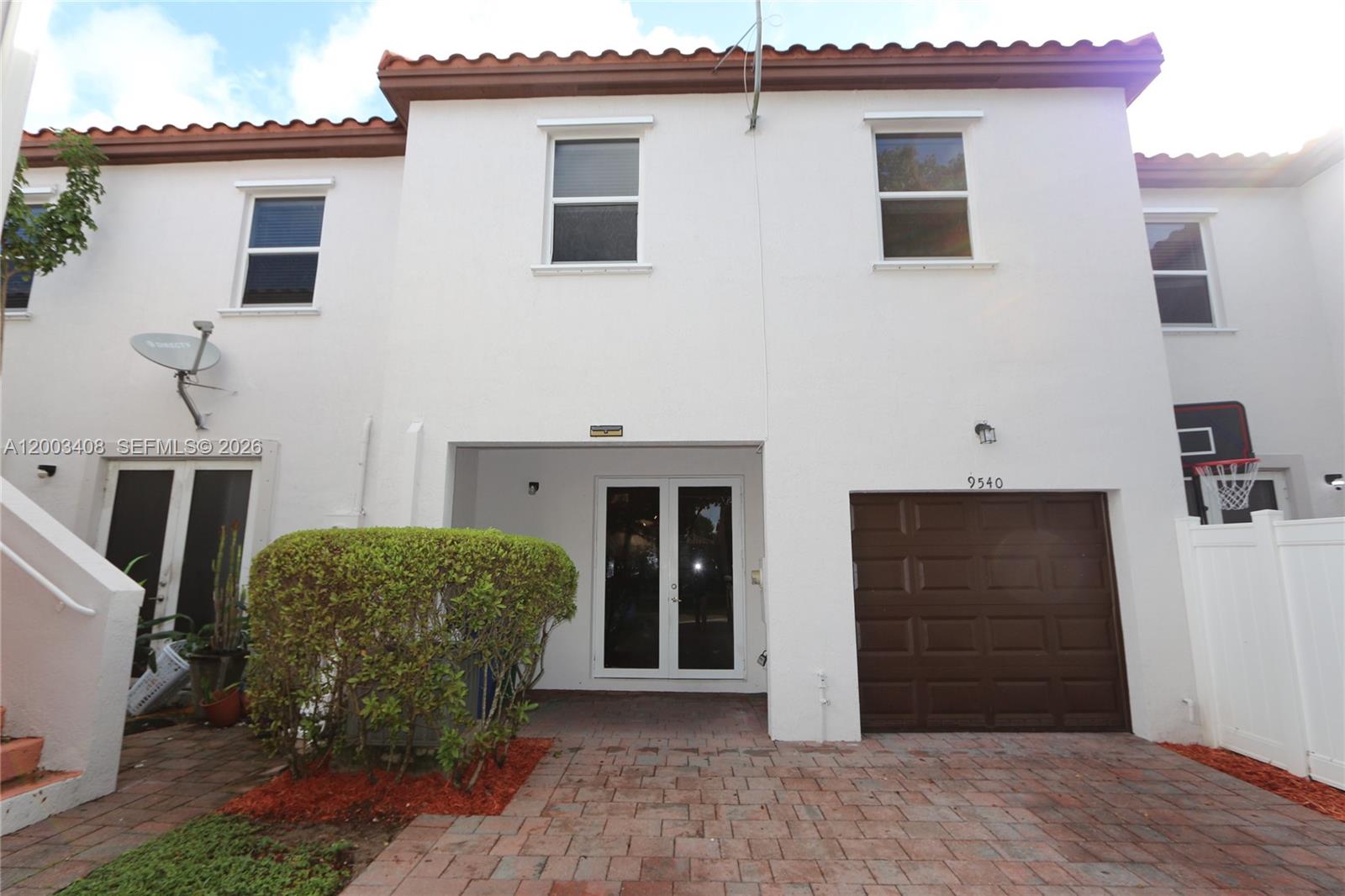 KENDALL COMMONS TOWNHOMES - Residential