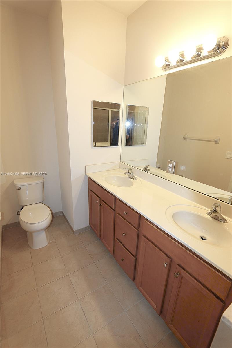 KENDALL COMMONS TOWNHOMES - Residential