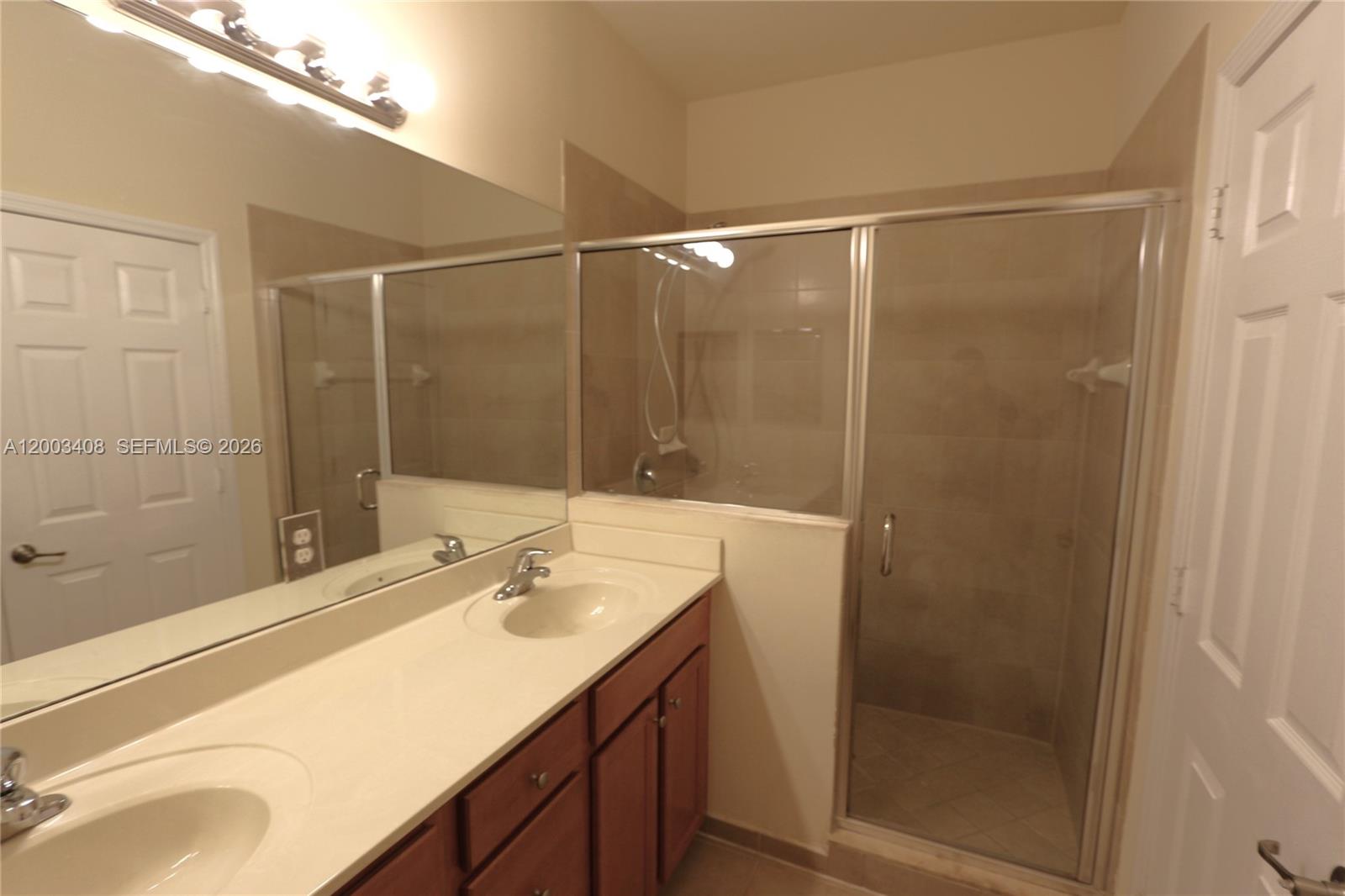 KENDALL COMMONS TOWNHOMES - Residential