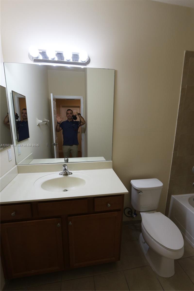 KENDALL COMMONS TOWNHOMES - Residential