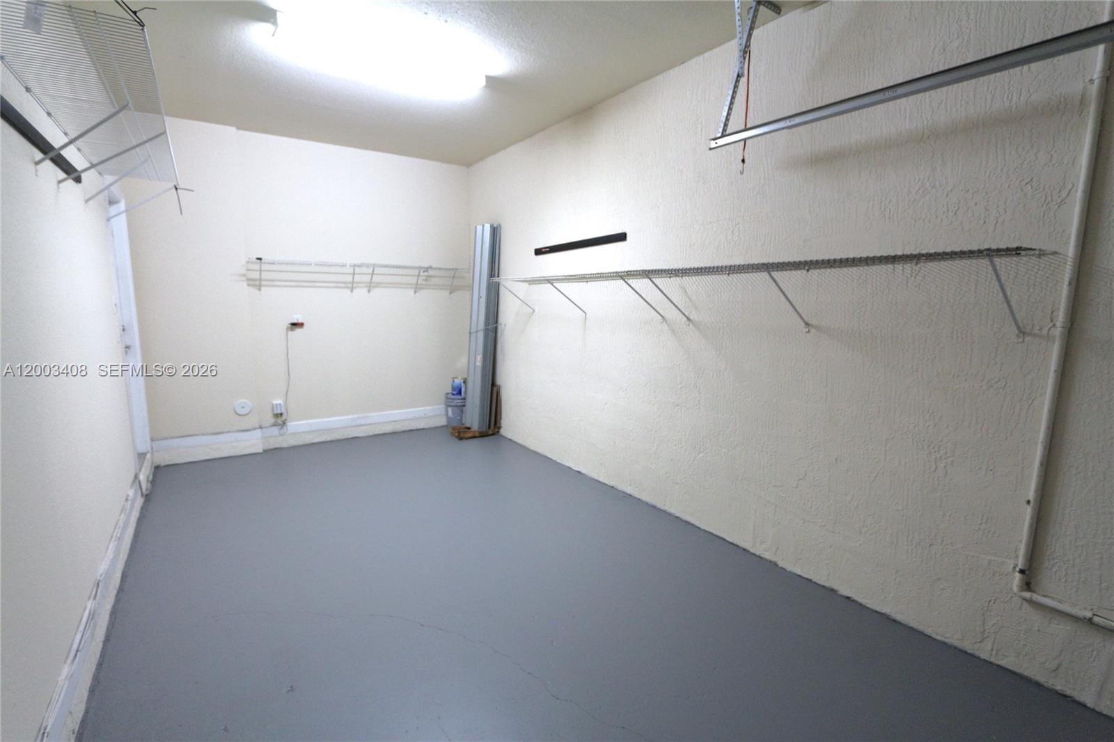 KENDALL COMMONS TOWNHOMES - Residential