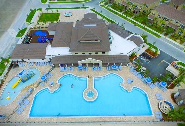 KENDALL COMMONS TOWNHOMES - Residential