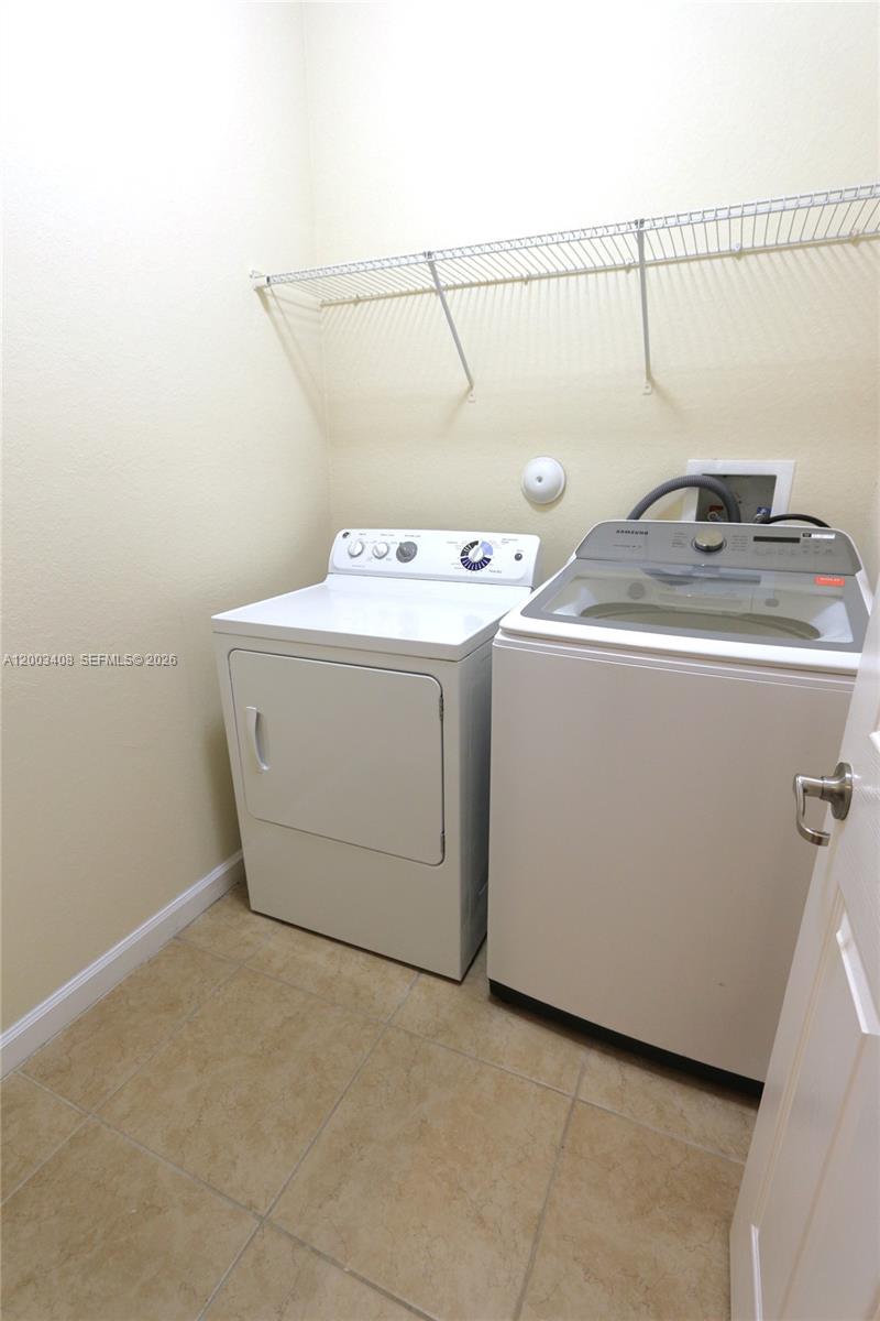 KENDALL COMMONS TOWNHOMES - Residential