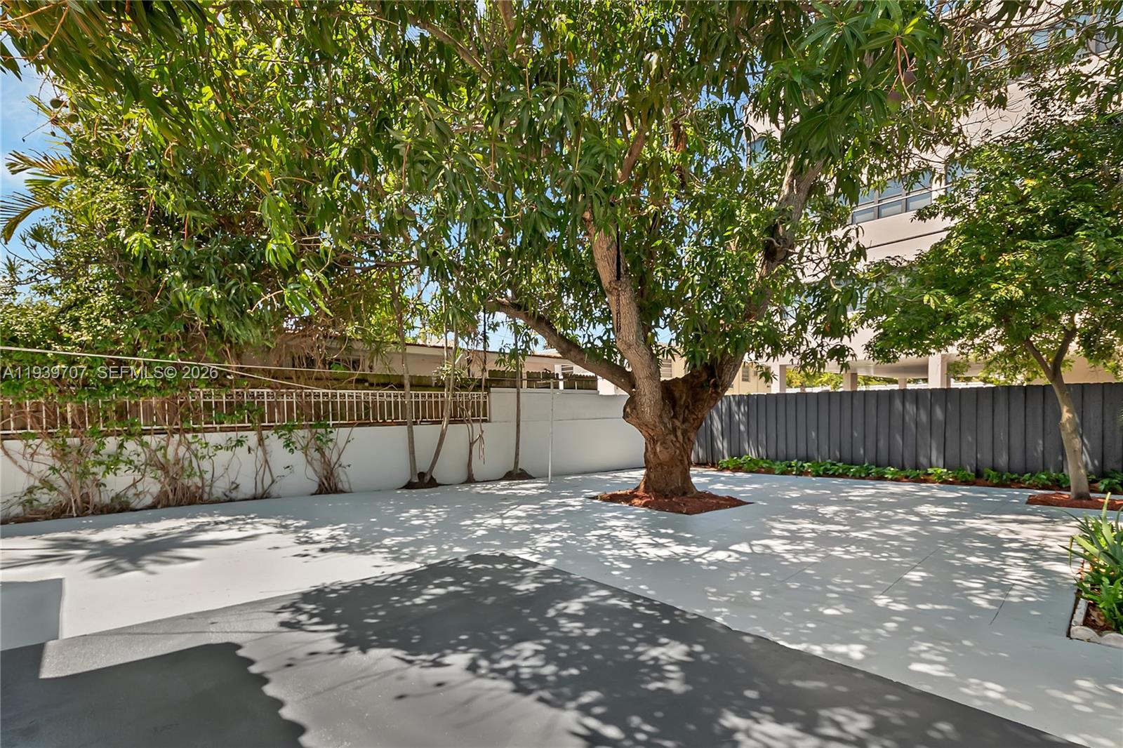 SILVER BLUFF ESTS-SEC A - Residential Lease