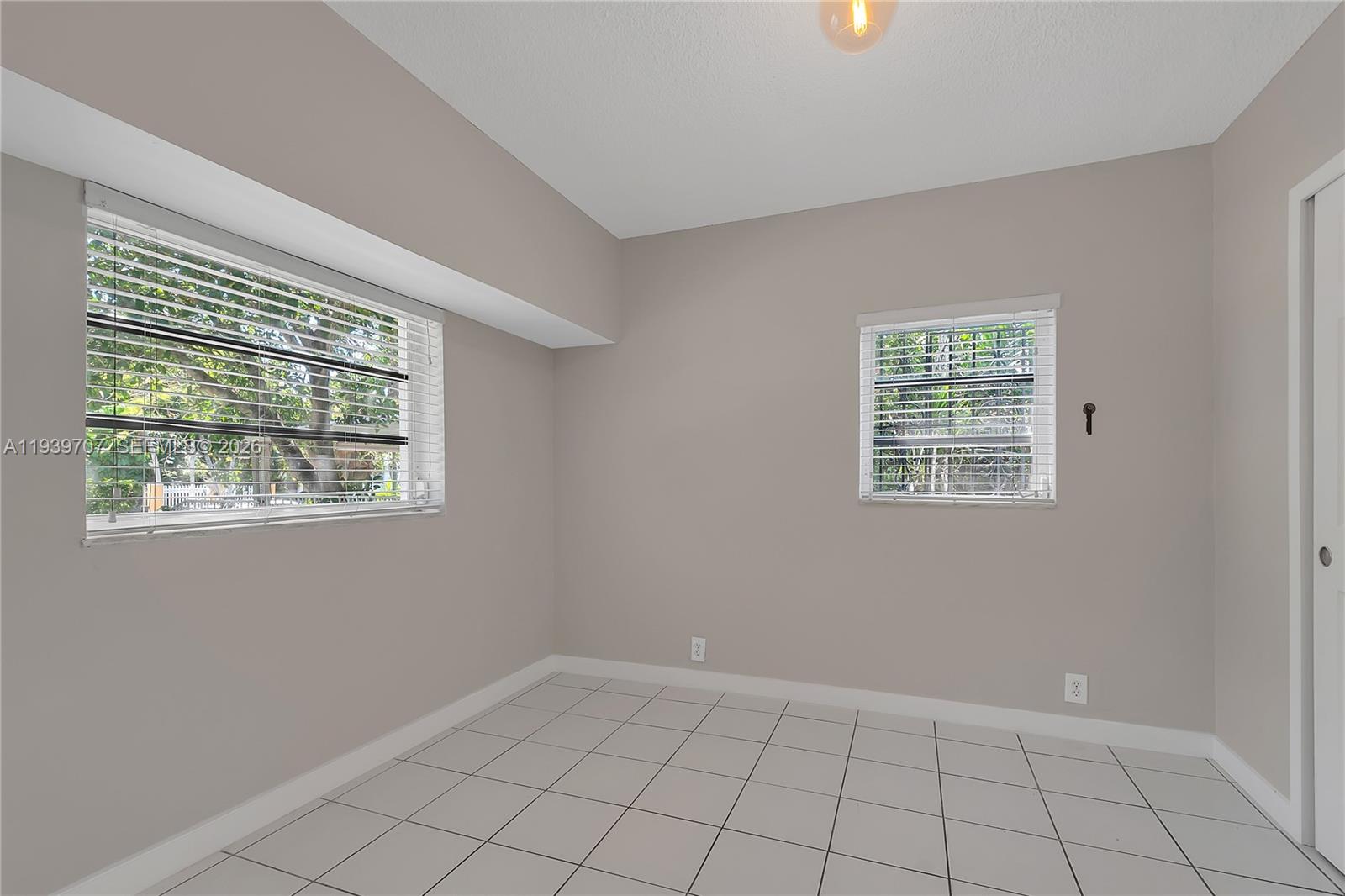 SILVER BLUFF ESTS-SEC A - Residential Lease