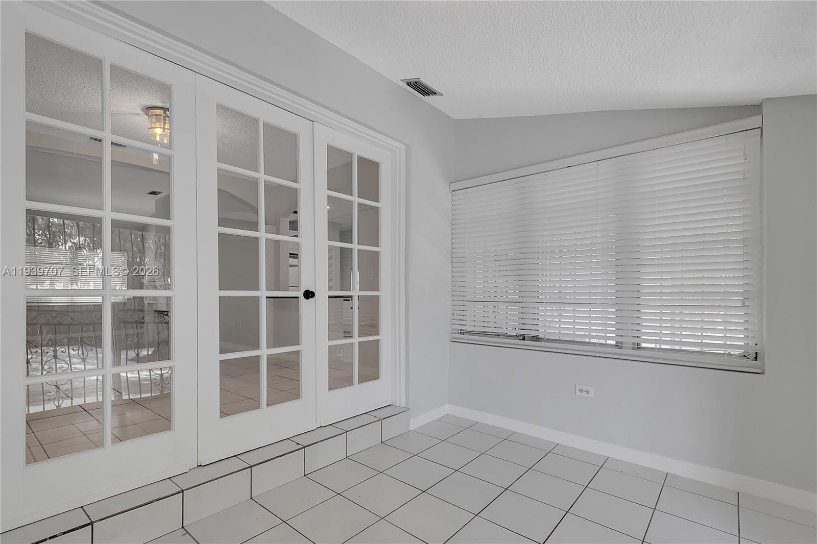 SILVER BLUFF ESTS-SEC A - Residential Lease