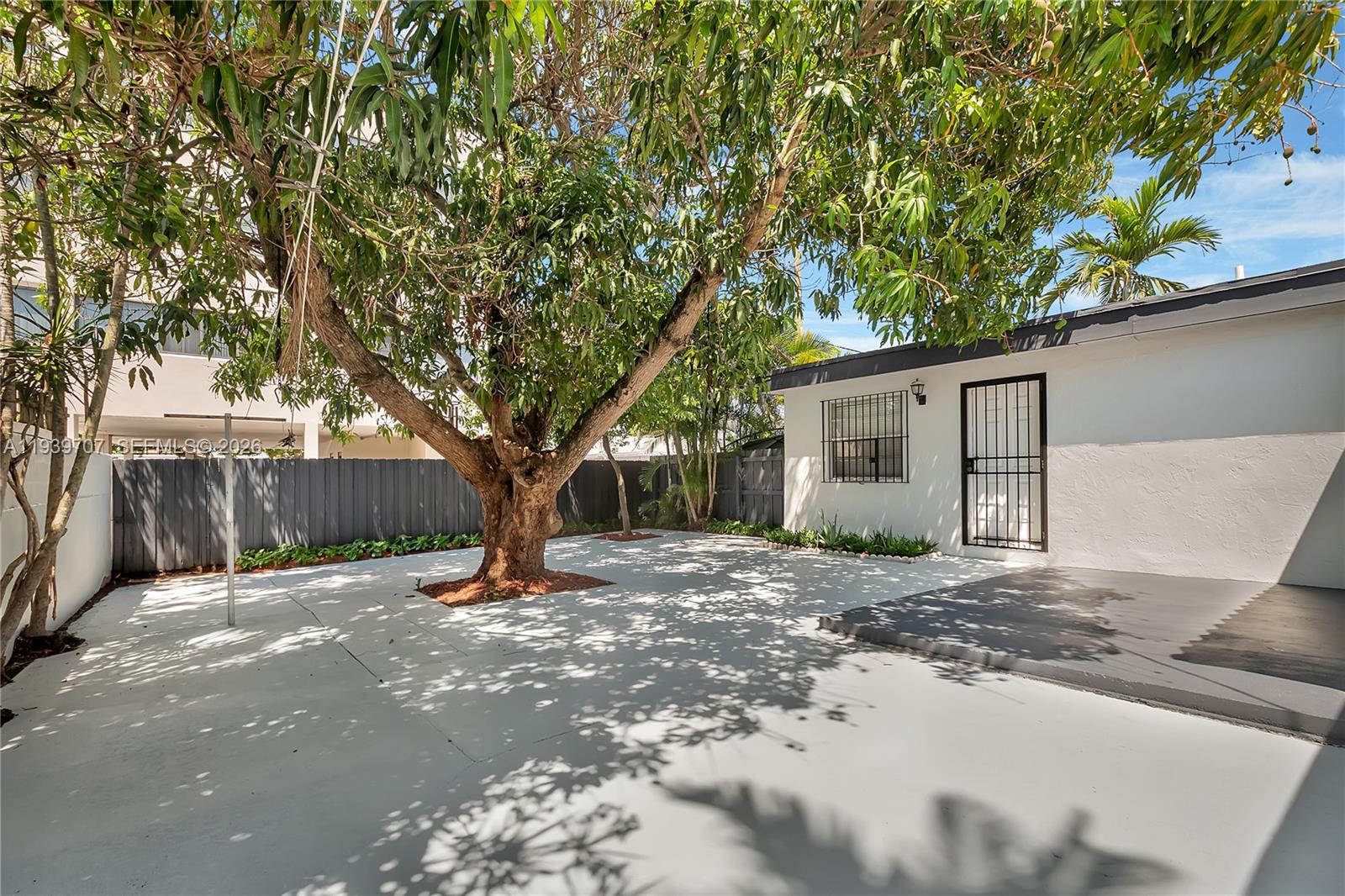 SILVER BLUFF ESTS-SEC A - Residential Lease