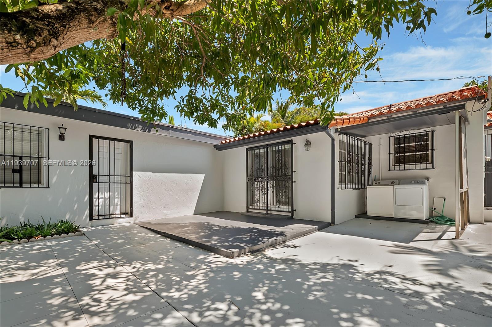 SILVER BLUFF ESTS-SEC A - Residential Lease