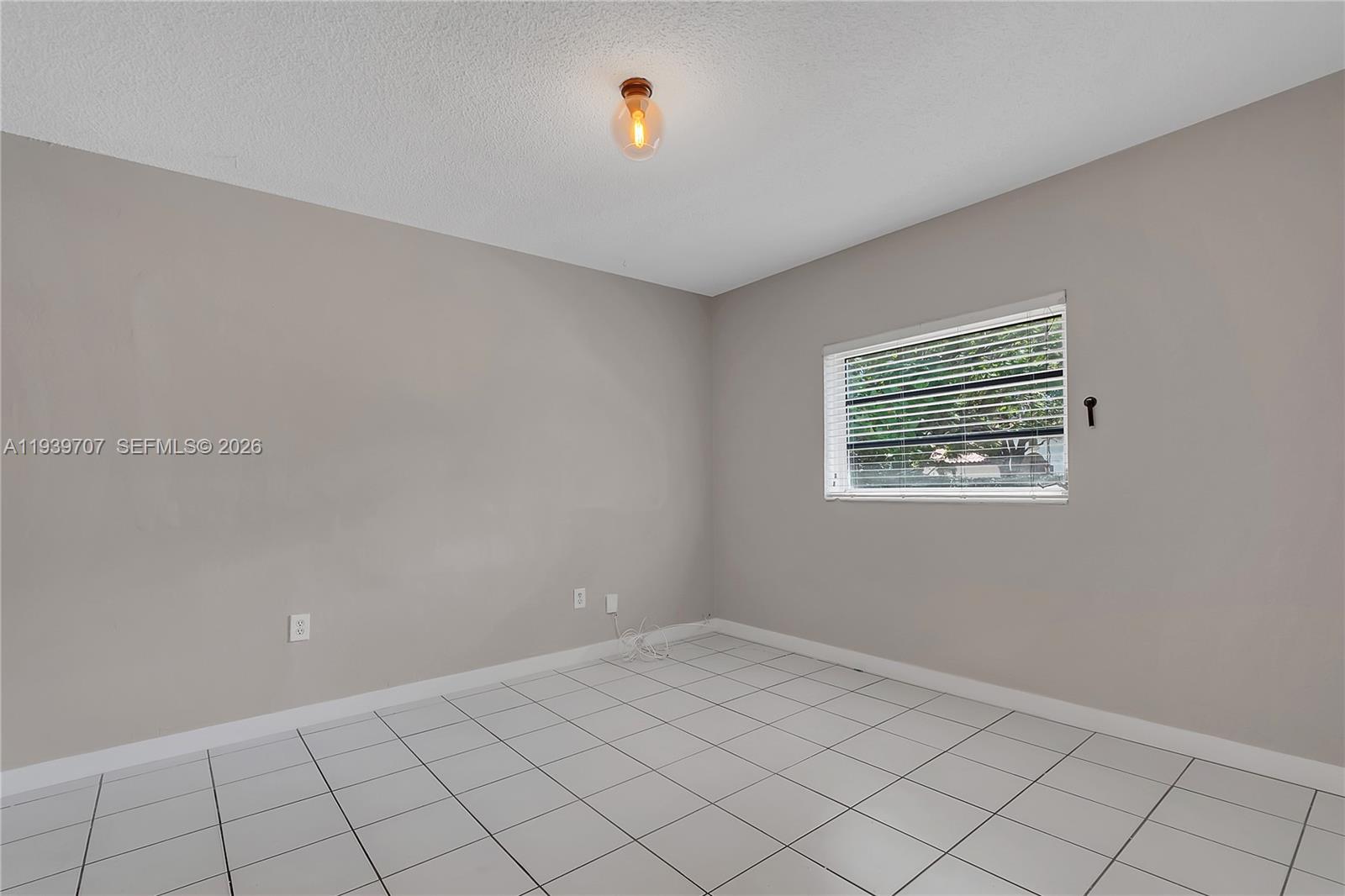 SILVER BLUFF ESTS-SEC A - Residential Lease