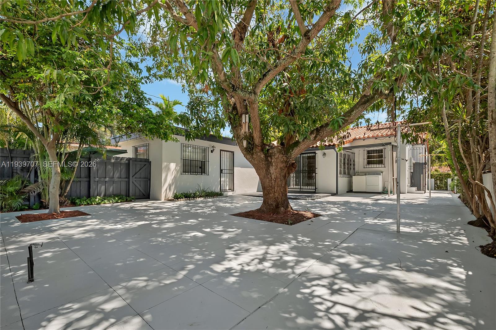 SILVER BLUFF ESTS-SEC A - Residential Lease