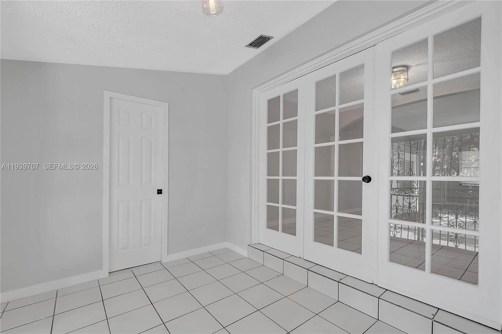 SILVER BLUFF ESTS-SEC A - Residential Lease