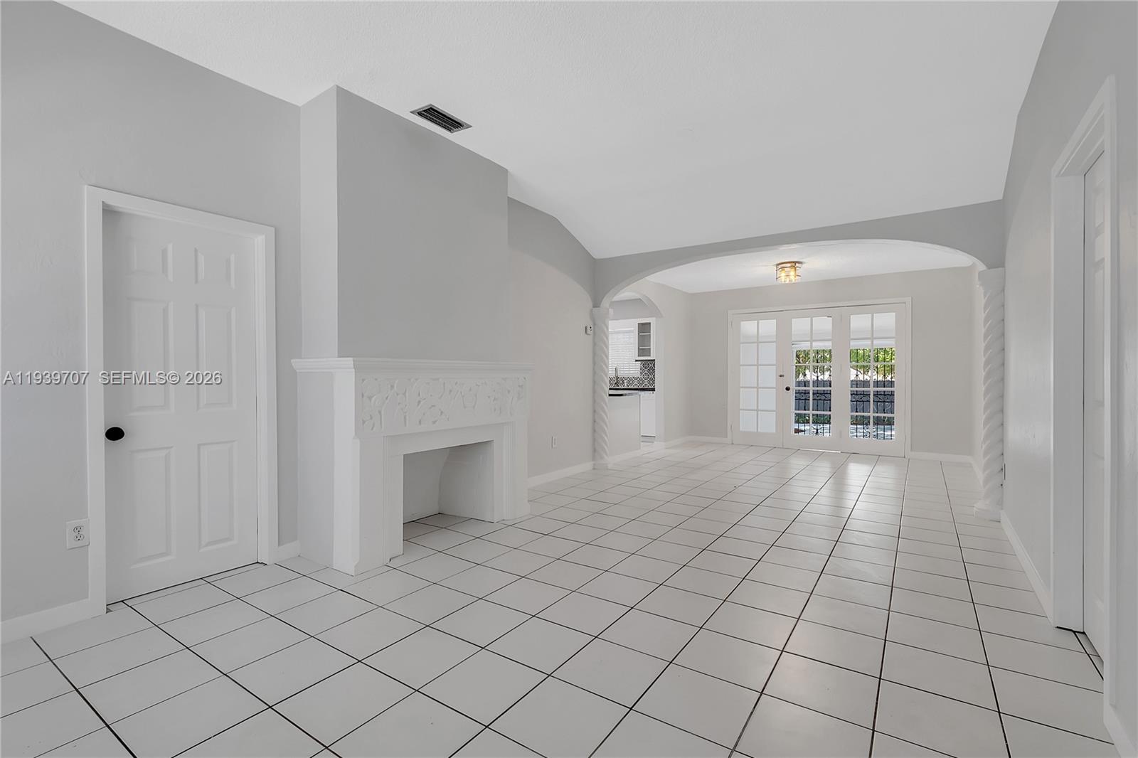 SILVER BLUFF ESTS-SEC A - Residential Lease