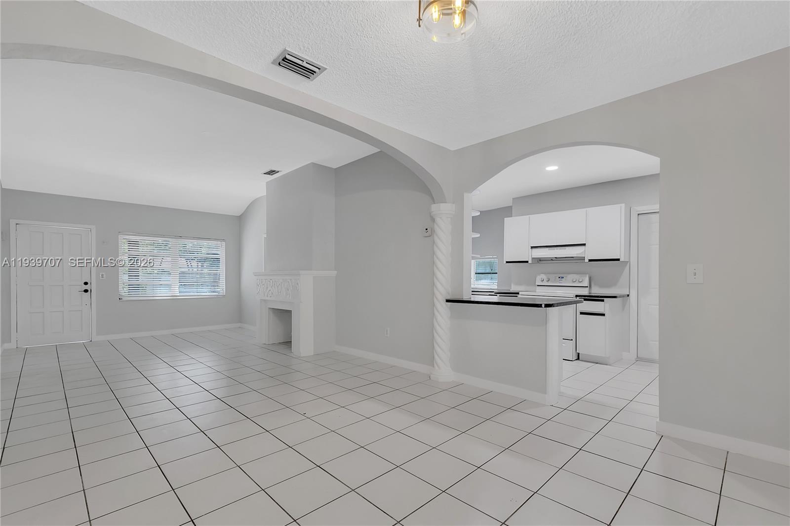 SILVER BLUFF ESTS-SEC A - Residential Lease