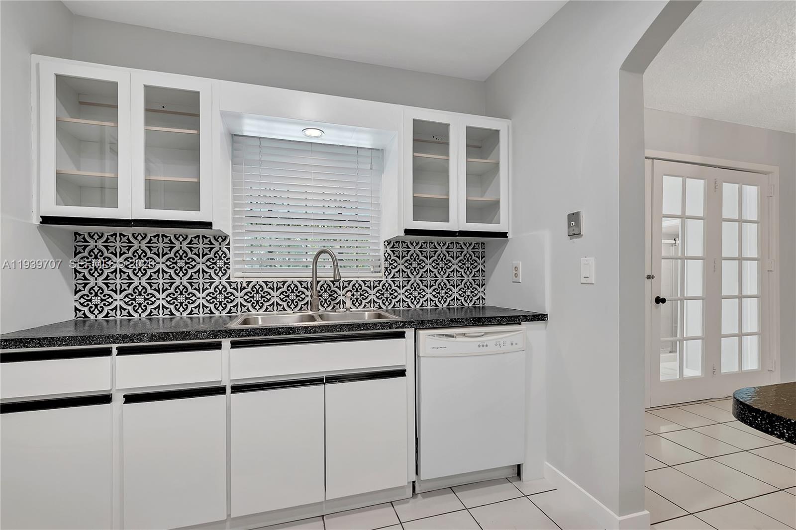 SILVER BLUFF ESTS-SEC A - Residential Lease