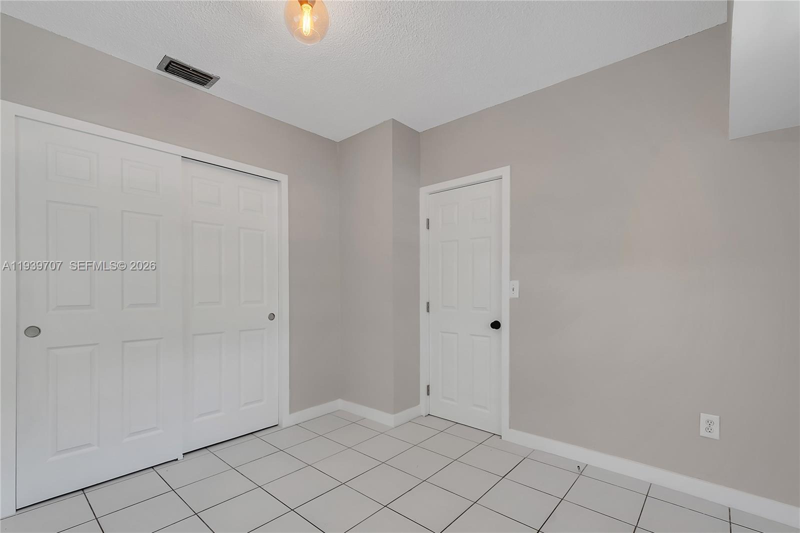 SILVER BLUFF ESTS-SEC A - Residential Lease