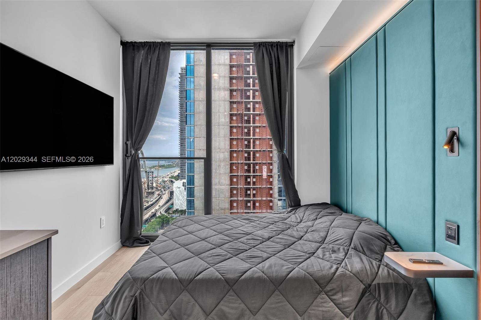 20 NE 11th St 2606A