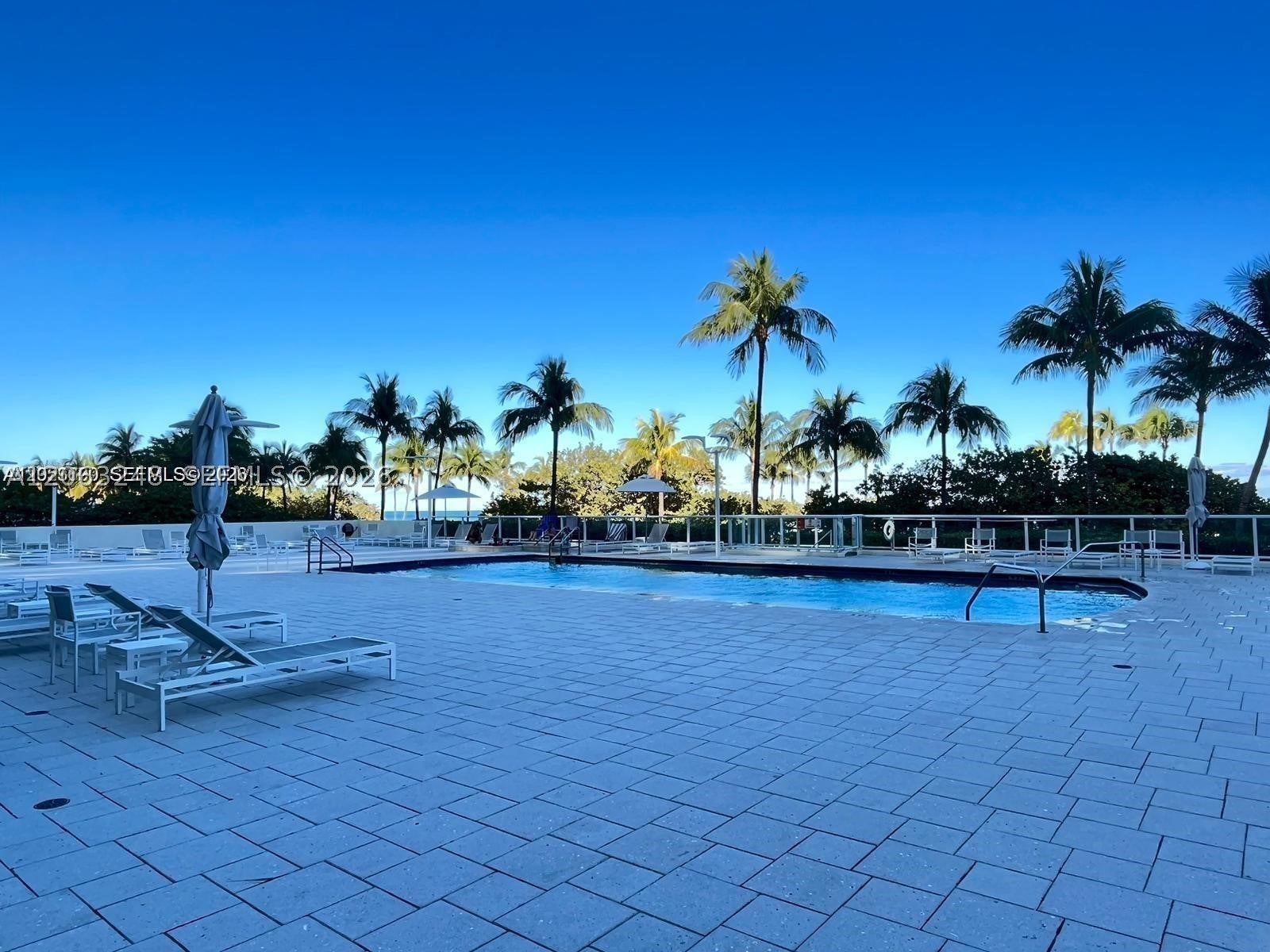10185 Collins Ave 1215