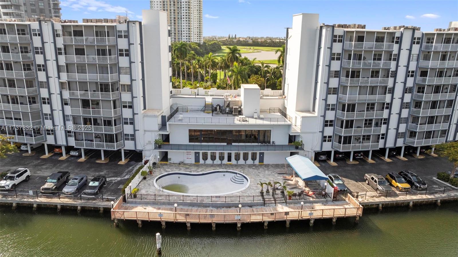 200 Diplomat Pkwy 825